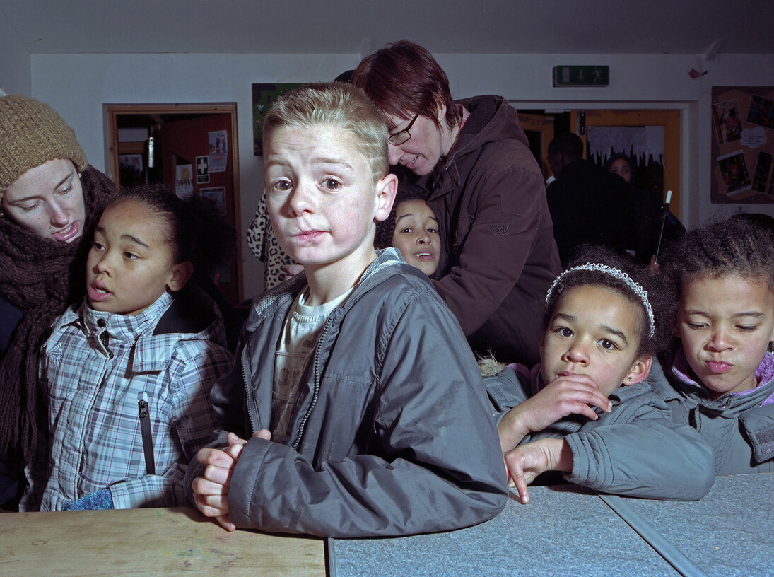 Mark Neville, Somerford Grove Adventure Playground in Tottenham, 2011, C-type print, Paper 120 x 154 cm, Image 101 x 135 cm, Edition of 5, © Mark Neville, courtesy of the artist and Alan Cristea Gallery
