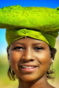 Namibia – Una ragazza di etnia Herero, foto Sergio Pessolano