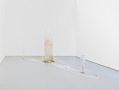 Elsa Salonen, Moonlit botanical colour theories, exhibition view. Courtesy of Galerie Jochen Hempel