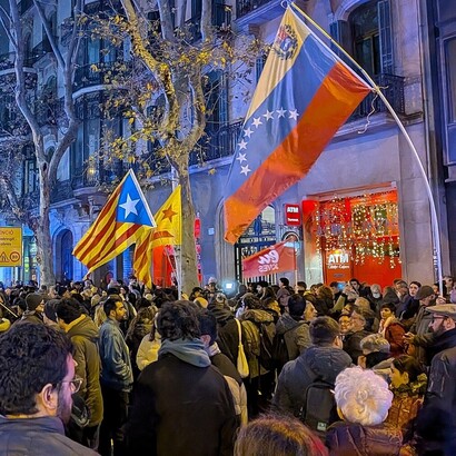 Concentrazione a Barcellona davanti al Consolato Venezuelano a favore di Nicolás Maduro