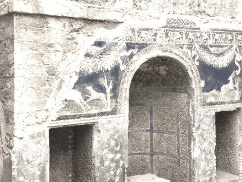 El Pantéon es un edificio de la antigua Roma, situado en el centro histórico de la capital italiana. Construido como templo dedicado a las divinidades pasadas, presentes y futuras