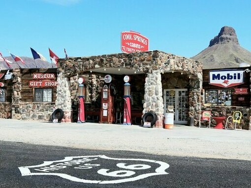 Now a museum and gift shop, it’s a glimpse into the past when Route 66 was a major
highway. Cool Springs, Arizona, USA