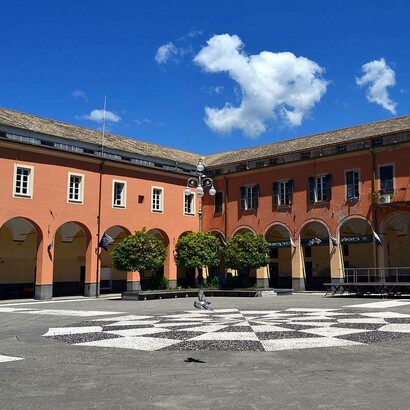 Ex complesso monastico delle Clarisse, oggi sede della biblioteca e del municipio di Levanto, Liguria, Italia