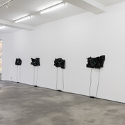 Gretchen Bender, Political entertainment, ausstellungsansicht. Mit freundlicher genehmigung von Sprüth Magers