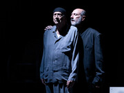 Dario Marconcini ed Emanuele Carucci Viterbi in “La mamma sta tornando, povero orfanello” di Jean Claude Grumberg. Il dramma, andato in scena al Teatro Francesco di Bartolo di Buti e al Vascello di Roma, è stato trasmesso anche da Radio3