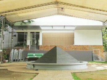 La globalización no tiene rostro humano, conduce a la recolonización de todo el planeta. Edificio Chito Gascon de la Comisión de Derechos Humanos, Quezon City, Filipinas