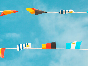 Sous un même ciel, les langues se répondent, se croisent et enrichissent notre regard