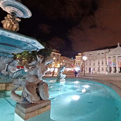 Personas provenientes de otras nacionalidades, han tenido un impacto directo en las percepciones que parte de la ciudadanía tiene sobre quienes buscan una mejor vida en Portugal. La Plaza de Pedro IV (Plaza Rossio), 2023, en Lisboa, Portugal
