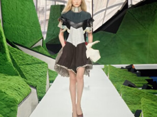 Qui un frame dal video della sfilata fatto da Fashion Channel