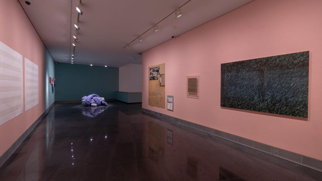 Querido espectador, ¿qué miras? Vista de exhibición. Cortesía del Museo Universidad de Navarra