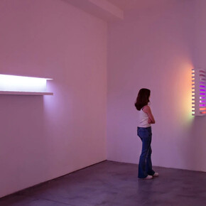 Daniel Canogar, Panoramic, vista de exhibición. Cortesía de Galería Max Estrella