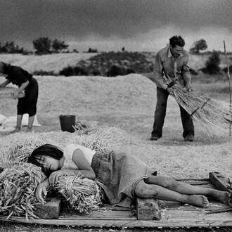 Cristina García Rodero, En las eras, Escober, 1988. Cortesía de la Fundación Juan March