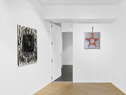 Albert Baronian, Tra Terra e concetto (Between Earth and concept), exhibition view. Courtesy of QG Gallery