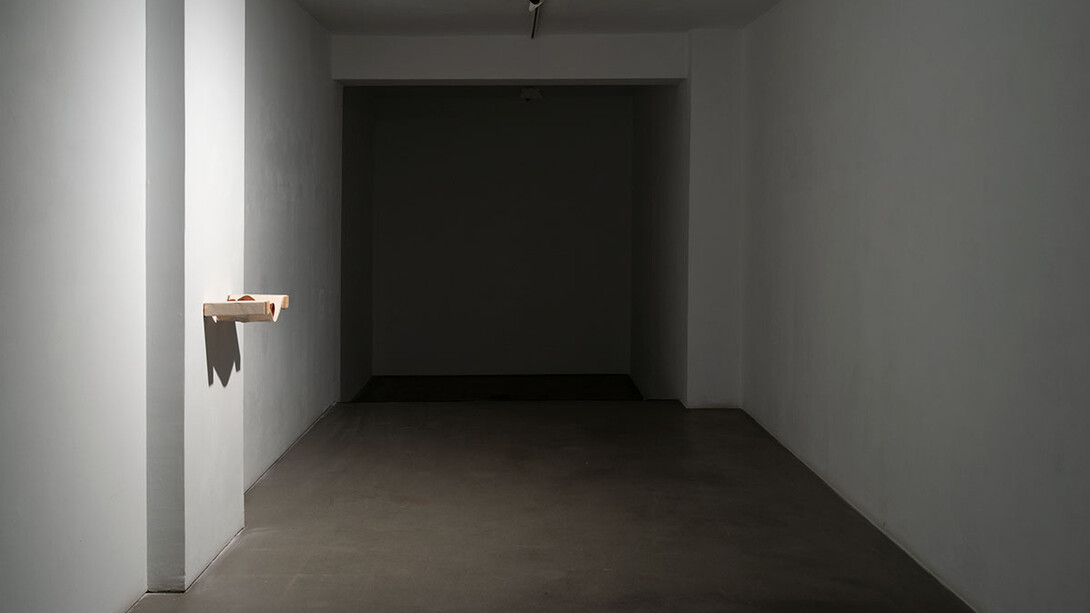 Babak Golkar, Sound objects; unsound time, vista de exhibición. Cortesía de la Galería Sabrina Amrani 