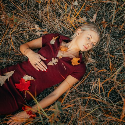 O gosto por encontros tórridos e apaixonados são impossibilitados pelos desencontros, então o corpo, ele mesmo se esgota e tenta expelir aquilo que se engole na opressão, na dureza da vida, naquilo que pouco tomamos consciência, que estamos repetindo ou que não temos coragem para mudar