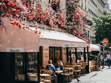 Parigi rappresentò per Leonardo Sciascia un luogo di libertà intellettuale e di confronto con la cultura europea