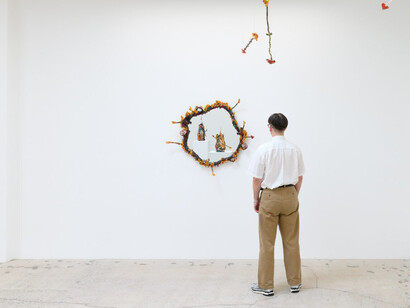 Alejandro García Contreras, Un río abrazando una montaña, exhibition view. Courtesy of Anat Ebgi