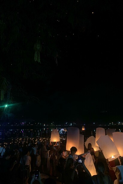 Yi Peng, il festival delle lanterne, che si tiene a novembre a Chiang Mai, Thailandia