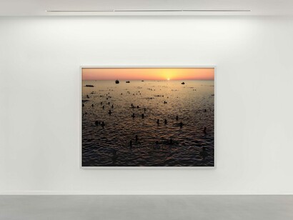 Massimo Vitali, 94/22, exhibition view. Courtesy of Zander Galerie