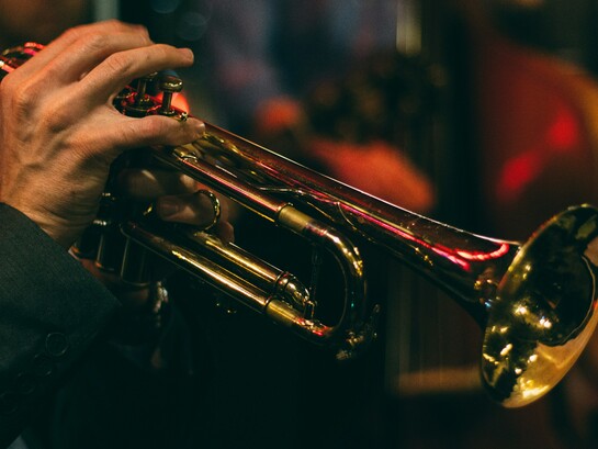 La trayectoria de Benjamin Ellis Browne refleja cómo la música puede ser un puente entre culturas y una vocación que trasciende fronteras
