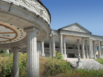 La existencia del “Partenón” de Zihuatanejo resume una época en la que la ley no castigaba el abuso, sino que lo protegía y lo financiaba