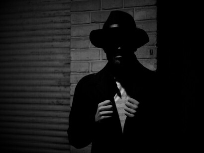 The silhouette of an era: when hats, silence, and paranoia shaped the global order.