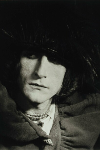 Man Ray, Marcel Duchamp déguisé en Rose Sélavy , 1921 (1980). Per gentile concessione della Fondazione Luigi Rovati e la collezione privata e Gió Marconi, Milano 