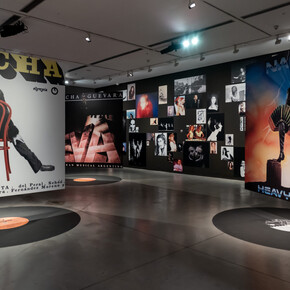 Nacha Guevara, Aquí estoy, vista de exhibición. Cortesía del Museo de Arte Moderno de Buenos Aires