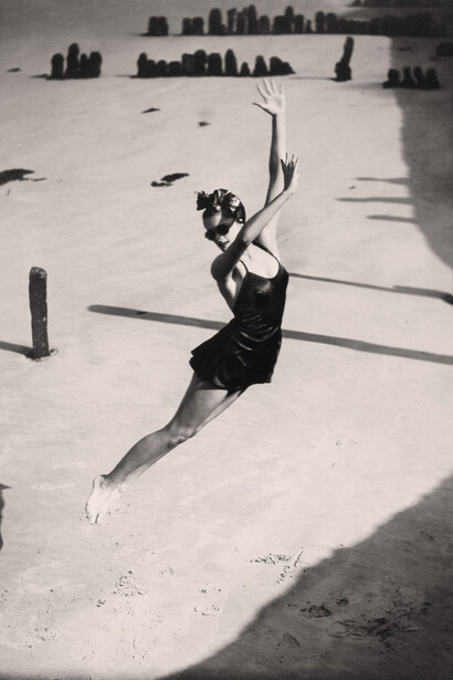 Norman Parkinson, Pamela Minchin, Harper’s Bazaar, July, 1939 © Norman Parkinson Archive / Iconic Images 2025