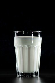 O leite é um alimento nutritivo, rico em proteínas, lipídios, vitaminas e minerais