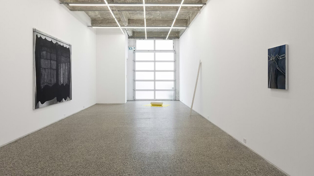 Yusi Zang, Like a stone sinking in a lake or a bullet in my heart, exhibition view. Courtesy of Gertrude Glasshouse