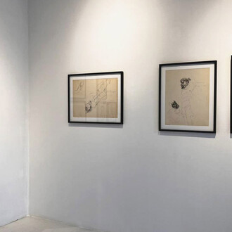 Nicholas Sperakis, Una ventana en The Bowery, vista de exhibición. Cortesía de Galería La Balsa