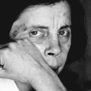 Amelia Rosselli ha innovato la lingua poetica italiana con un lessico multilingue e una sintassi musicale, portando in versi il trauma e la memoria