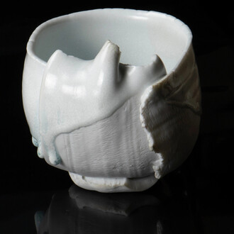 Kato Mami, Jingdezhen porcelain tea bowl, 2025. Courtesy of Dai Ichi Arts