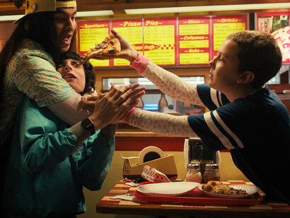 Stranger Things logró captar a una audiencia global apelando a la estética ochentera y a un mercadeo que convirtió a Hawkins en una marca por derecho propio