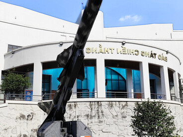 A B-52 stands at the museum entrance, confronting visitors with the scale of Cold War power and its enduring legacy © Photo by Daniel Gauss
