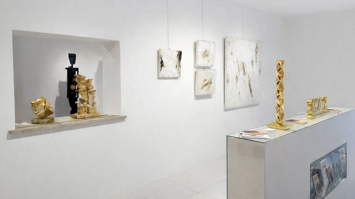 Artisti vari, …Tutto ciò che (ri)luccica, veduta dell’esposizione. Cortesia di Contini Art Gallery