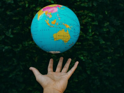 Uma engenharia financeira cambial permitirá, a alavancagem mais económica dos capitais estrangeiros, que já conhecidos além dos incentivos universais para tributos de exportação, se inibem na compensação de momentos e realidades inflacionárias, causadas pelo protecionismo e a falta de competitividade empresarial