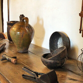 Comedor rural, Exhibition view. Courtesy of Museo Unicaja de Artes y Costumbres Populares