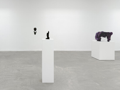 Vincent Fecteau, Simone Leigh, Marisol, exhibition view. Courtesy of Matthew Marks Gallery