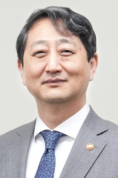 Ahn Duk-geun, ministro del Commercio sudcoreano 