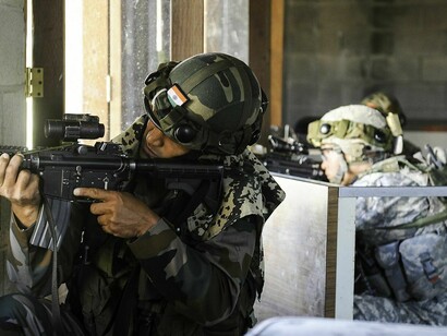 Soldiers of the Indian Army’s 6th Battalion, Kumaon Regiment conduct security drills alongside the 1st Brigade, 2nd Infantry Division during Exercise Yudh Abhyas 2015 at Joint Base Lewis–McChord, Washington, US