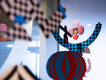 Lesley Barnes and Ross McAuley, Fashion play, exhibition view. Courtesy of Yorkshire Sculpture Park