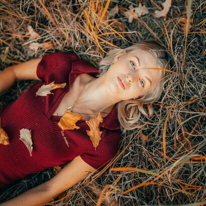 O corpo reclama descanso e os compromissos nos obrigam a atos quase heroicos. O não fazer sempre é visto como um desvio, coisa ruim, parece que momentos de nada e do não fazer sempre te deixará menos pertencente, sem sintonia com uma sociedade programada


