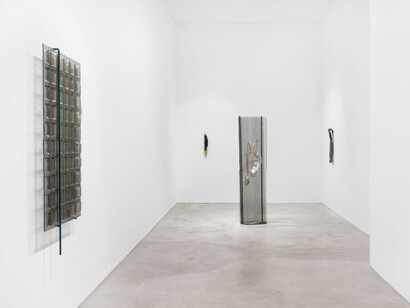 Belén Uriel, Wandering moths, vista da exposição. Cortesia da Galeria Madragoa