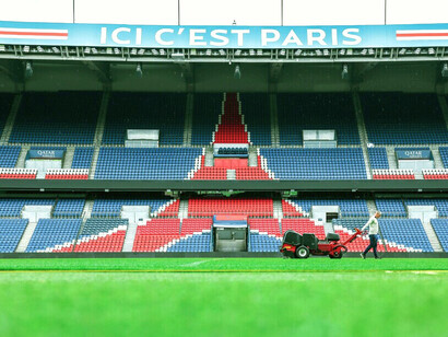 Le Parc des Princes est un stade de football entièrement composé de places assises situé à Paris, en France