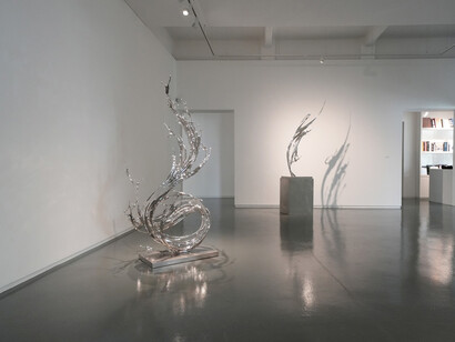 Zheng Lu, The dry riverbed finds no thanks for its past, exhibition view. Courtesy of Sundaram Tagore