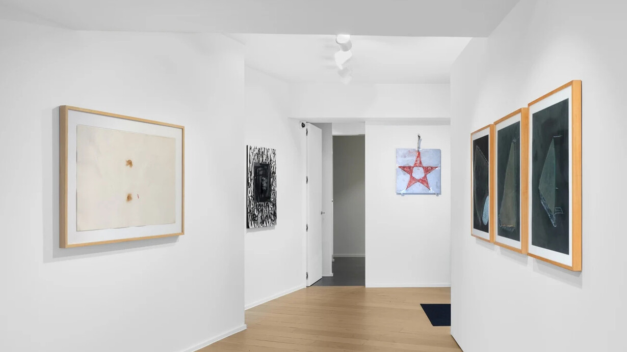 Albert Baronian, Tra Terra e concetto (Between Earth and concept), exhibition view. Courtesy of QG Gallery