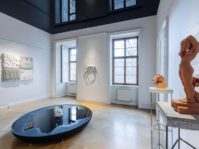 Various artists, Three dimensions of love, exhibition view. Courtesy of the Chemistry Gallery 