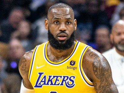 Every drive, every pass, every roar from the crowd—LeBron’s late-career brilliance feels less like chasing records and more like shaping his final chapter